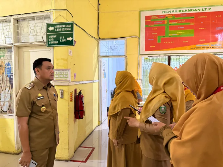 Respons Aduan Warga, Wakil Wali Kota Parepare Hermanto Sidak Pelayanan Puskesmas