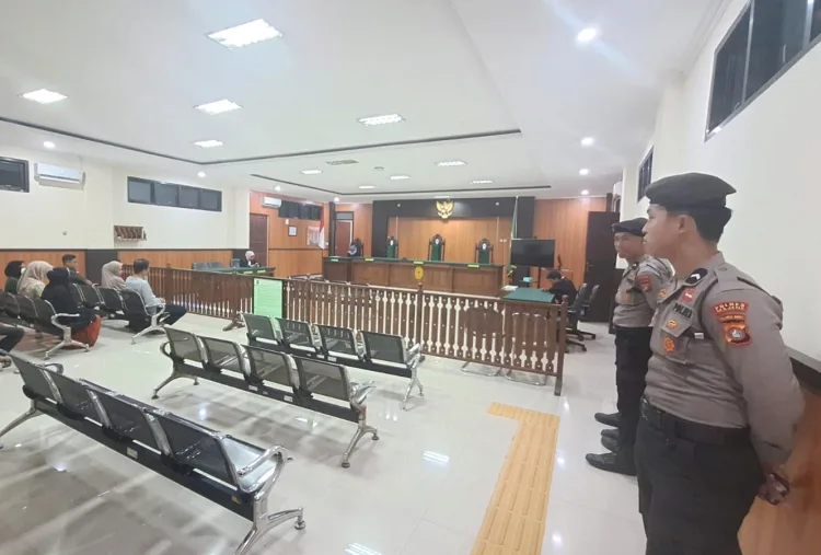 Polres Majene Lakukan Pengamanan Ketat Sidang Putusan Kasus Penganiayaan Berat di Pengadilan Negeri Majene