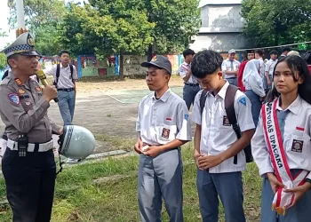 Sat Lantas Polres Parepare Berbagi Helm Pelindung Kepala, Maknai Peringatan Hari Kartini Tahun 2025