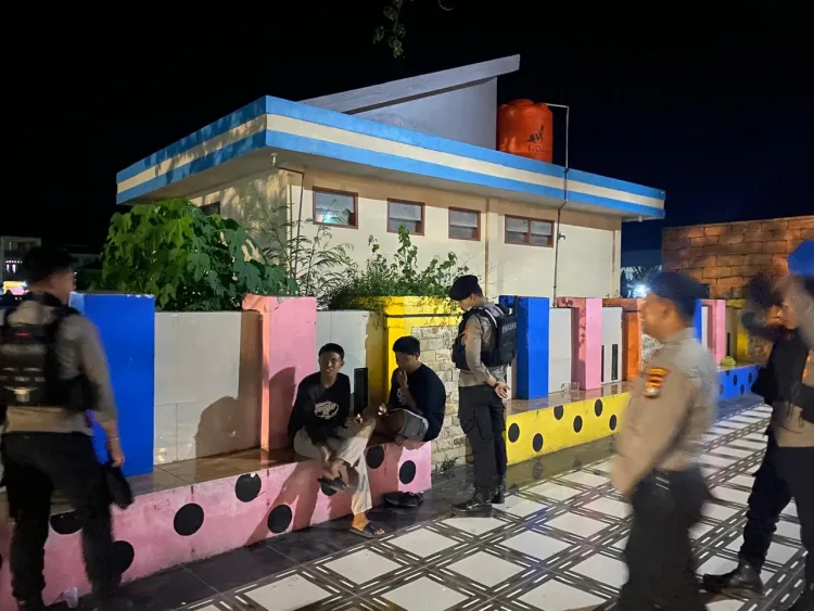 Cegah Gangguan Kamtibmas, Satuan Samapta Polres Majene Gencarkan Patroli Malam di Tempat Kerumunan Warga