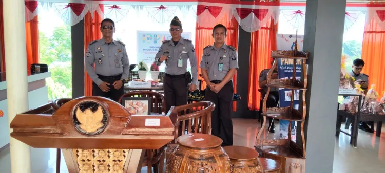 Lapas Parepare Gelar Pameran Produk Unggulan Narapidana Di Kantor Imigrasi Kelas II TPI Parepare Dukung IPPAFest 2025.