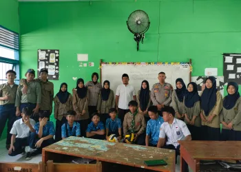 Sat Binmas Polres Parepare Kunjungi Pondok Pesantren DDI Lilbanat, Berikan Himbauan Kamtibmas dan Bantuan Sarana Kontak