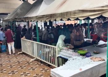 Berjiwa Besar Kapolres Parepare Ikut Berbaur Jemaah Masjid Raya
