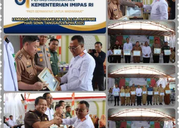 Lapas IIA Parepare : Tasyakuran Hari Bhakti Pemasyarakatan Ke-61 Tahun 2025, Kalapas Serahkan Piagam Penghargaan.