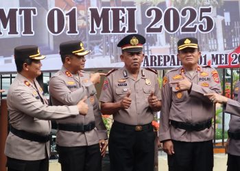 Kapolres Pimpin Upacara Kenaikan Pangkat Pengabdian Setingkat Lebih Tinggi Personel Polres Parepare