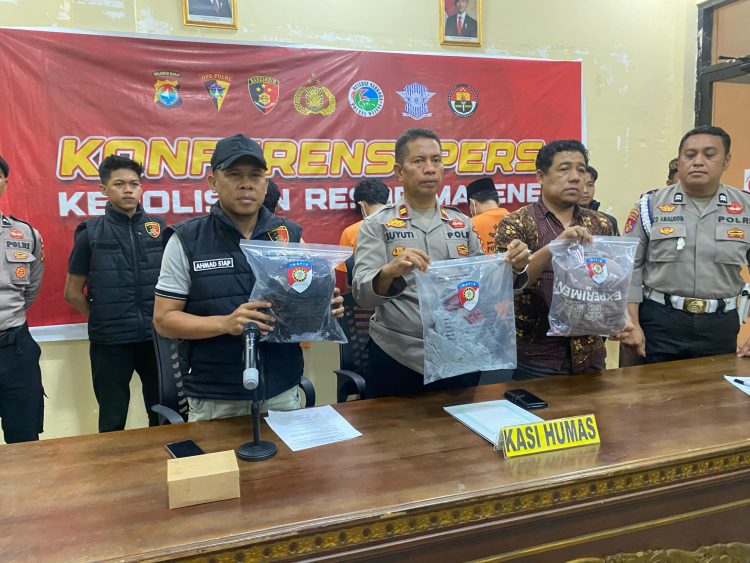 Polres Majene Gelar Konferensi Pers Terkait Penganiayaan Mahasiswa di Kampus STIKES BBM