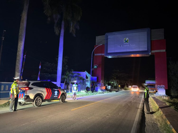 Satlantas Polres Majene Gelar Patroli Blue Light untuk Tekan Pelanggaran Lalu Lintas Malam Hari