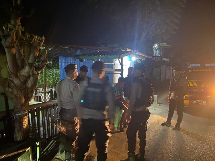 Cegah Penyakit Masyarakat dan Aksi Kriminalitas, Samapta Polres Majene Patroli Malam Sasar Kelurahan Baurung