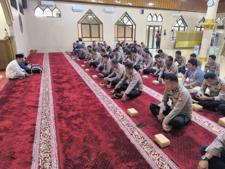Polres Majene Rutin Gelar Bimbingan Rohani dan Mental, Bahas Keutamaan Sholat