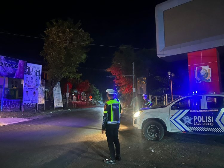 Cegah Pelanggaran Lalu Lintas dan Kriminalitas, Satlantas Polres Majene Gelar Patroli Blue Light