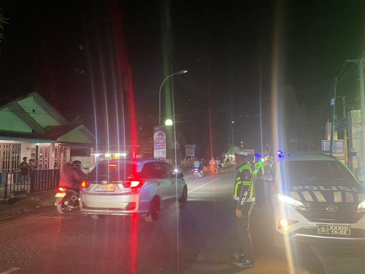 Cegah Pelanggaran Lalu Lintas dan Aksi Balap Liar, Satlantas Polres Majene Gelar Patroli Blue Light