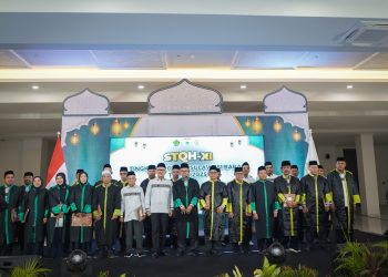 Gubernur SDK dan Wagub Salim Serahkan Bantuan Hibah dan Beasiswa di Pembukaan STQH XI Sulbar