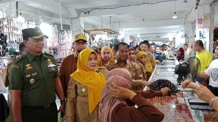 Pemkab Sidrap Tinjau Pasar Rappang, Pantau Harga Jelang Iduladha