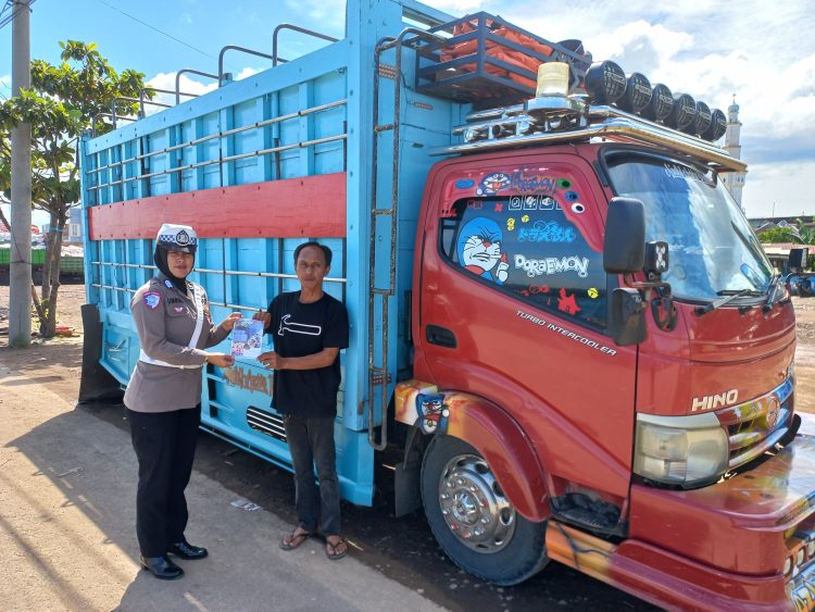 Satlantas Polres Parepare Edukasi Sopir Truk Soal Larangan ODOL