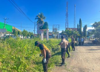 Peringati Hari Lingkungan Hidup Sedunia, Kapolsek Malunda Ikuti Aksi Bersih-Bersih di Tugu Durian