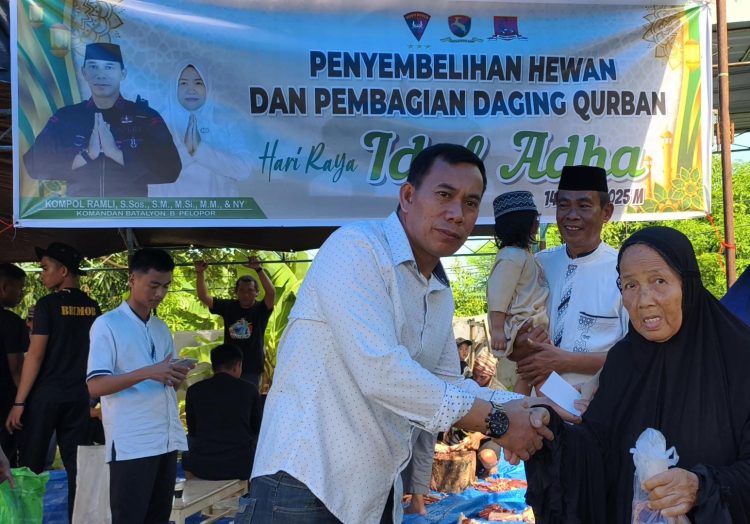 Batalyon B Pelopor Satbrimob Polda Sulsel Sembelih 41 Ekor Sapi Kurban