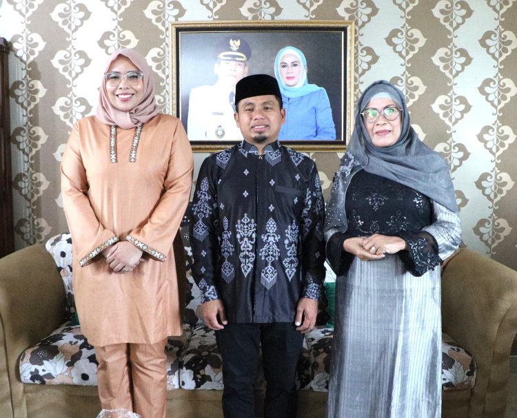 Silaturahmi di Rumah Alm. Faisal Andi Sapada, Tasming Hamid Disambut Keluarga Besar