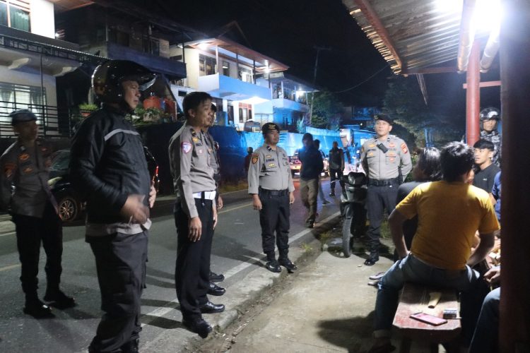 Gunakan Kendaraan R2 Jalin Komunikasi Dengan Warga, Kapolres Tator Pimpin Langsung Patroli