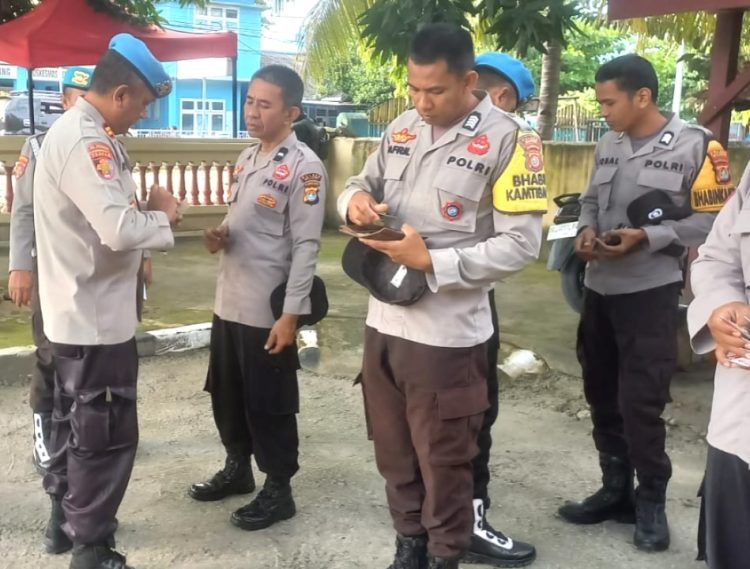 Seksi Propam Polres Majene Gelar Gaktiblin di Polsek Sendana, Tegaskan Profesionalitas dan Disiplin Personel