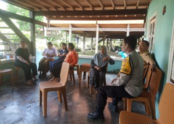 Bhabinkamtibmas Polsek Bacukiki Sosialisasikan Dampak Negatif Praktek Premanisme melalui Pola Sambang Door to Door