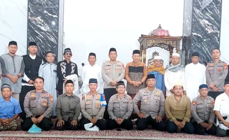 Wakapolrestabes Makassar shalat subuh di Mesjid Jami Tamangapa