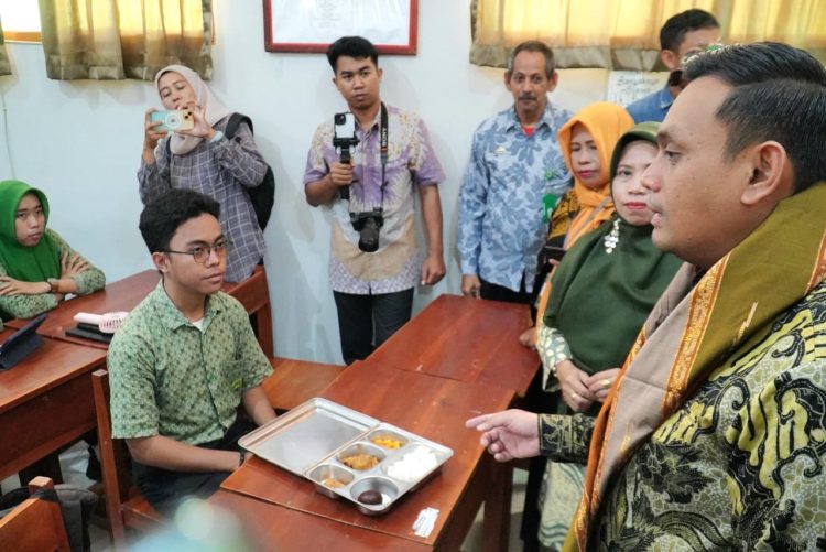 Wakil Wali Kota Hermanto Tinjau Program Makan Bergizi Gratis di Parepare
