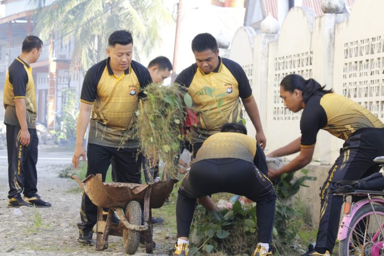 Polres Majene Gelar Bakti Sosial di Masjid dan Gereja Sambut Hari Bhayangkara ke-79
