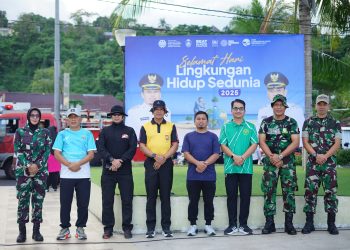 Elegan : Kapolres Terjun Langsung bersih bersih pantai demi kenyamanan masyarakat dalam meningkatkan martabat hidup masyarakat