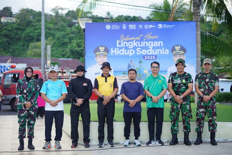 Elegan : Kapolres Terjun Langsung bersih bersih pantai demi kenyamanan masyarakat dalam meningkatkan martabat hidup masyarakat