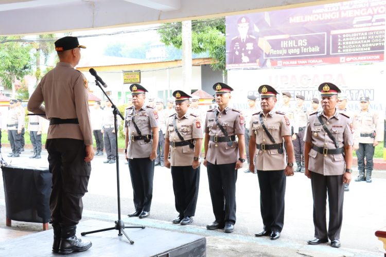 Kapolres Tator Pimpin Upacara Sertijab Kasat Lantas, Kasat Samapta Dan Kapolsek Sangalla