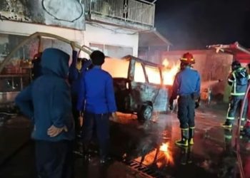 Mobil Pete-Pete Korslet dan Terbakar di SPBU Kariango Maros, Api Nyaris Meluas