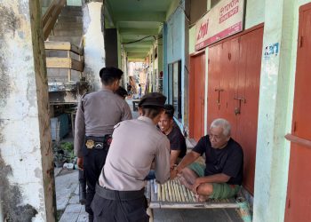 Samapta Polres Majene Intensifkan Patroli Dialogis di Pusat Pertokoan Majene untuk Cegah Aksi Kriminalitas dan Premanisme