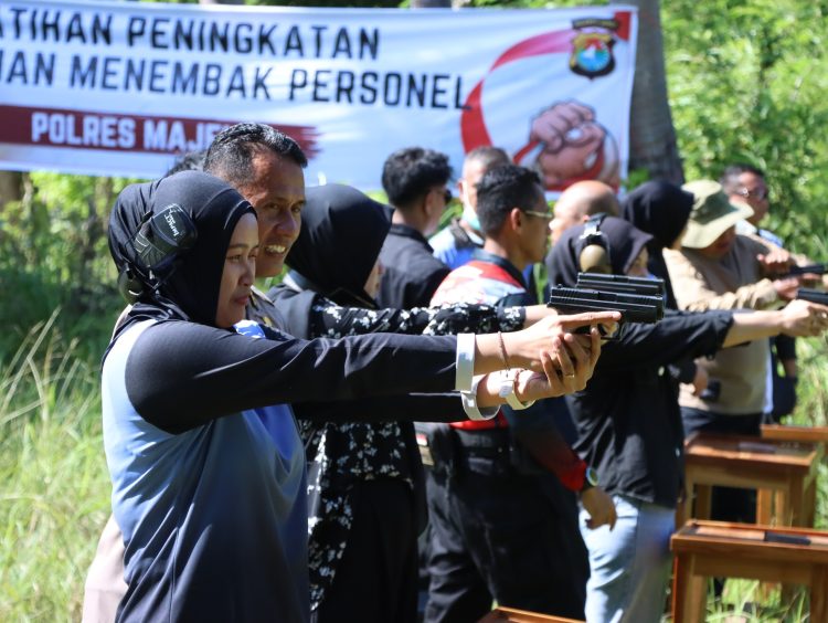 Tingkatkan Kemampuan Personel, Polres Majene Gelar Latihan Menembak