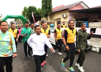 Wali Kota Parepare Tasming Hamid Jalan Santai dan Senam Sehat HUT Bhayangkara ke-79