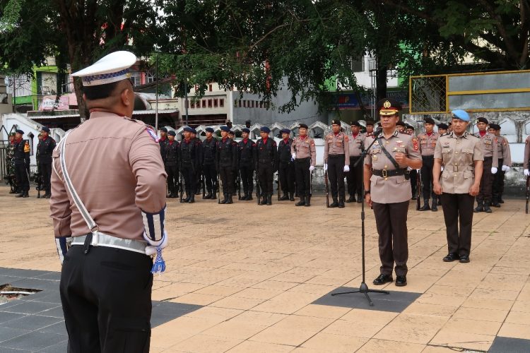 Peringati HUT Bhayangkara Ke 79 Kapolres Parepare Pimpin Upacara Ziarah Rombongan di TMP Parepare