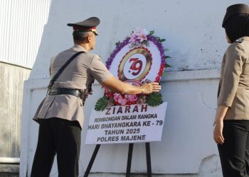 Polres Majene Gelar Upacara Ziarah Rombongan di TMP Mandar, Peringati Hari Bhayangkara ke-79