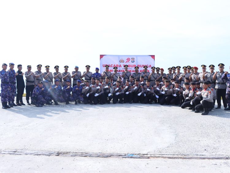 Upacara Tabur Bunga di Pelabuhan Passarang, Polres Majene Kenang Jasa Pahlawan di Hari Bhayangkara ke-79