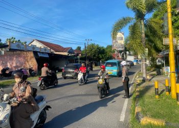 Personel Satlantas Polres Majene Laksanakan Commander Wish, Wujud Pelayanan Pagi ke Pengguna Jalan