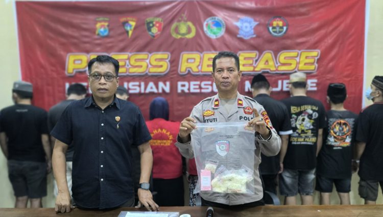 Berhasil Amankan 9 Tersangka Penyalahguna Obat Terlarang, Satresnarkoba Polres Majene Gelar Press Release Bersama Media