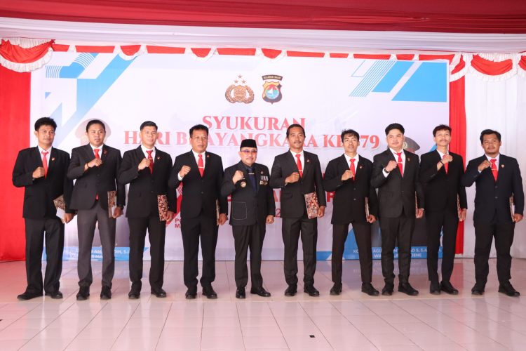 Sembilan Personel Sat Resnarkoba Polres Majene Terima Penghargaan dari Bupati Majene