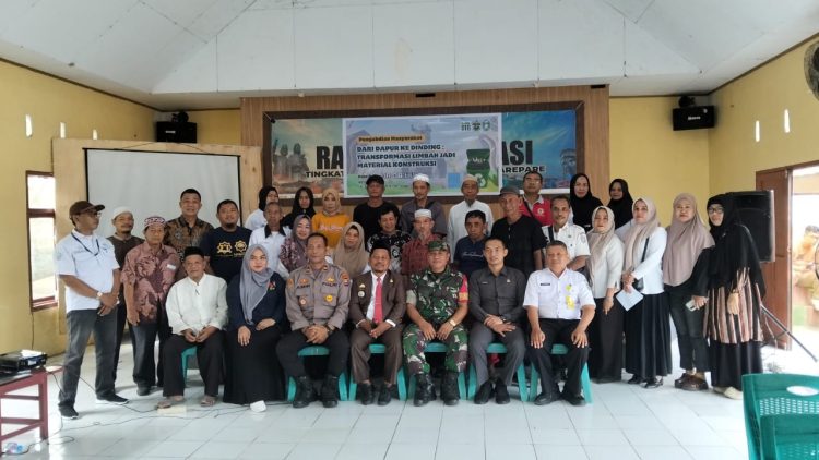 Unhas dan UIR Gelar Sosialisasi Pengolahan Limbah Jadi Material Konstruksi di Parepare