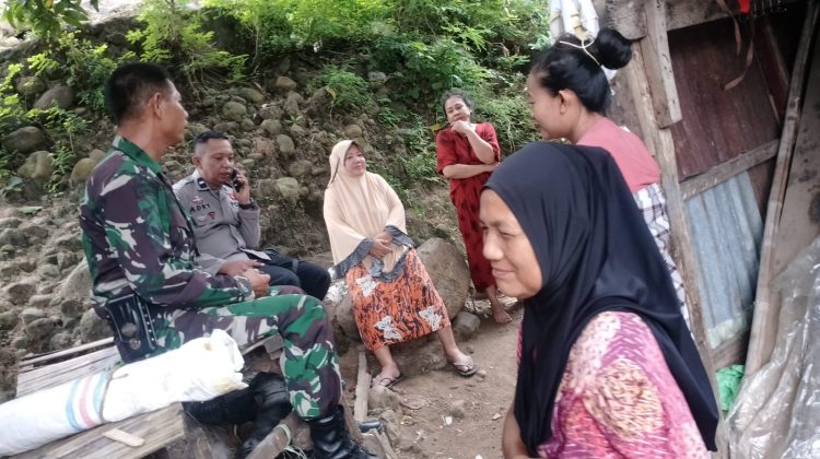 Kunjungi Warga, Bhabinkamtibmas dan Babinsa Hadir di Tengah Masyarakat: Imbau Tetap Waspada