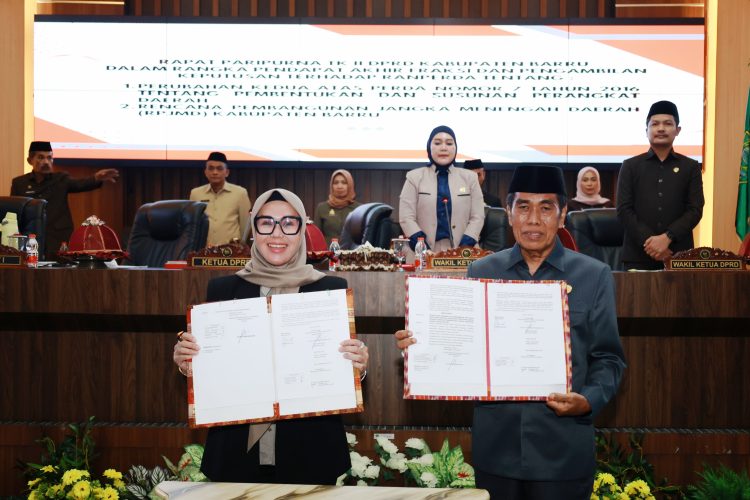 Dua Ranperda Kabupaten Barru Disahkan Jadi Perda, Bupati: Tonggak Penting Penataan Birokrasi dan Pembangunan