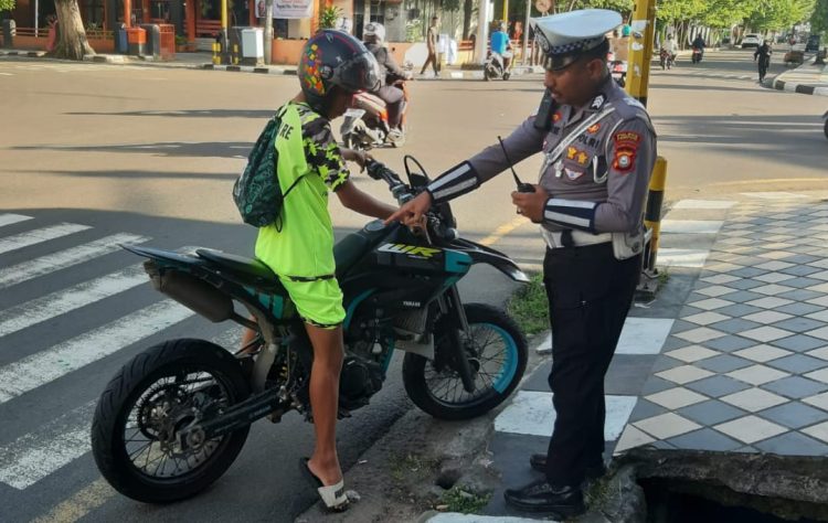 Imbauan Keselamatan Sat Lantas Polres Parepare : Nikmati Perjalanan dengan Aman, Berkendara Tanpa Melanggar Hukum