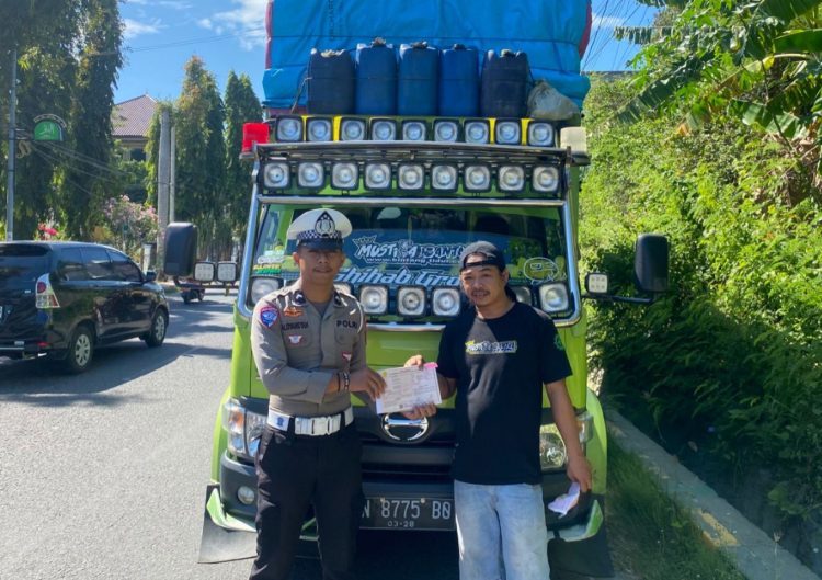 Tingkatkan Keselamatan Berlalu Lintas, Satlantas Polres Majene Tertibkan Kendaraan Over Load