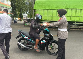 Sat Lantas Polres Parepare Berbagi Berkah, Wujudkan Kepedulian dan Ciptakan Kedekatan dengan Masyarakat