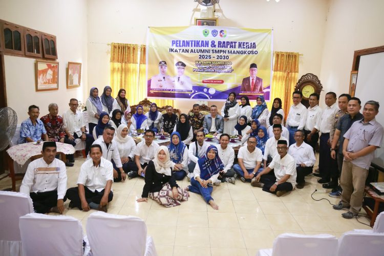 Pj Sekda Barru Lantik Pengurus IKA SMPN 18 Barru, Tekankan Sinergi Untuk Kemajuan Daerah