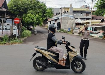 Unit Sat Lantas Polsek Ujung Atur Lalu Lintas Pagi, Tegas Ingatkan Pengemudi Taat Rambu Larangan Masuk