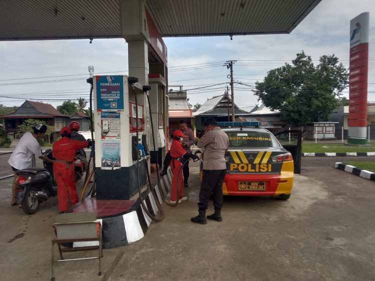 Patroli Dialogis Kapolsek Bacukiki, Sambangi SPBU Lemoe Hingga Pos Siskamling Balai Kota