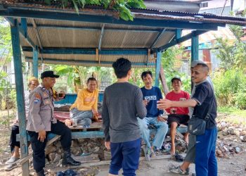 Rawat Kamtibmas Kondusif, Bhabinkamtibmas Ini Hadirkan Diri di Tengah Aktivitas Masyarakat